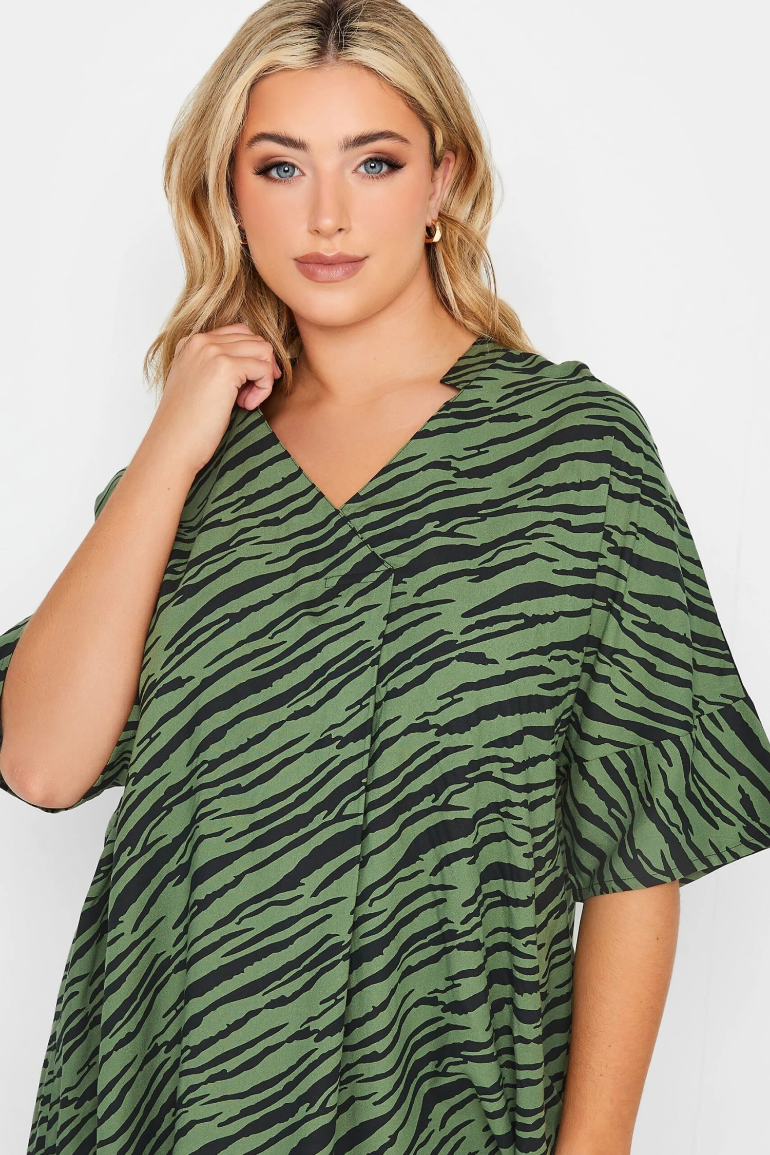 YOURS Curve Green Zebra Print Pleat Front Blouse - Image 3