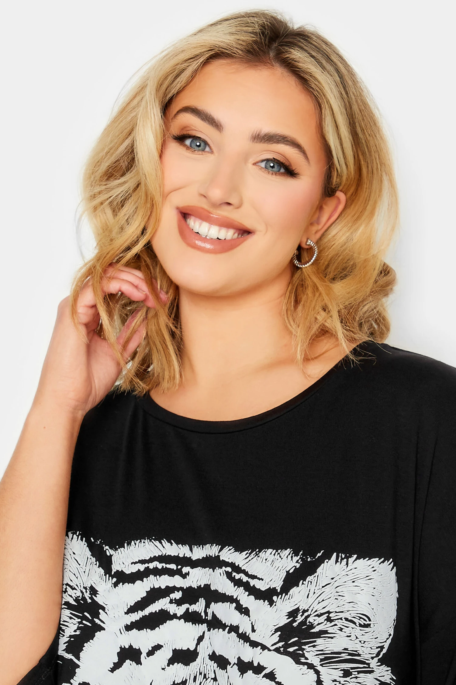 YOURS Curve Black & White Tiger Print Split Hem T-Shirt - Image 3