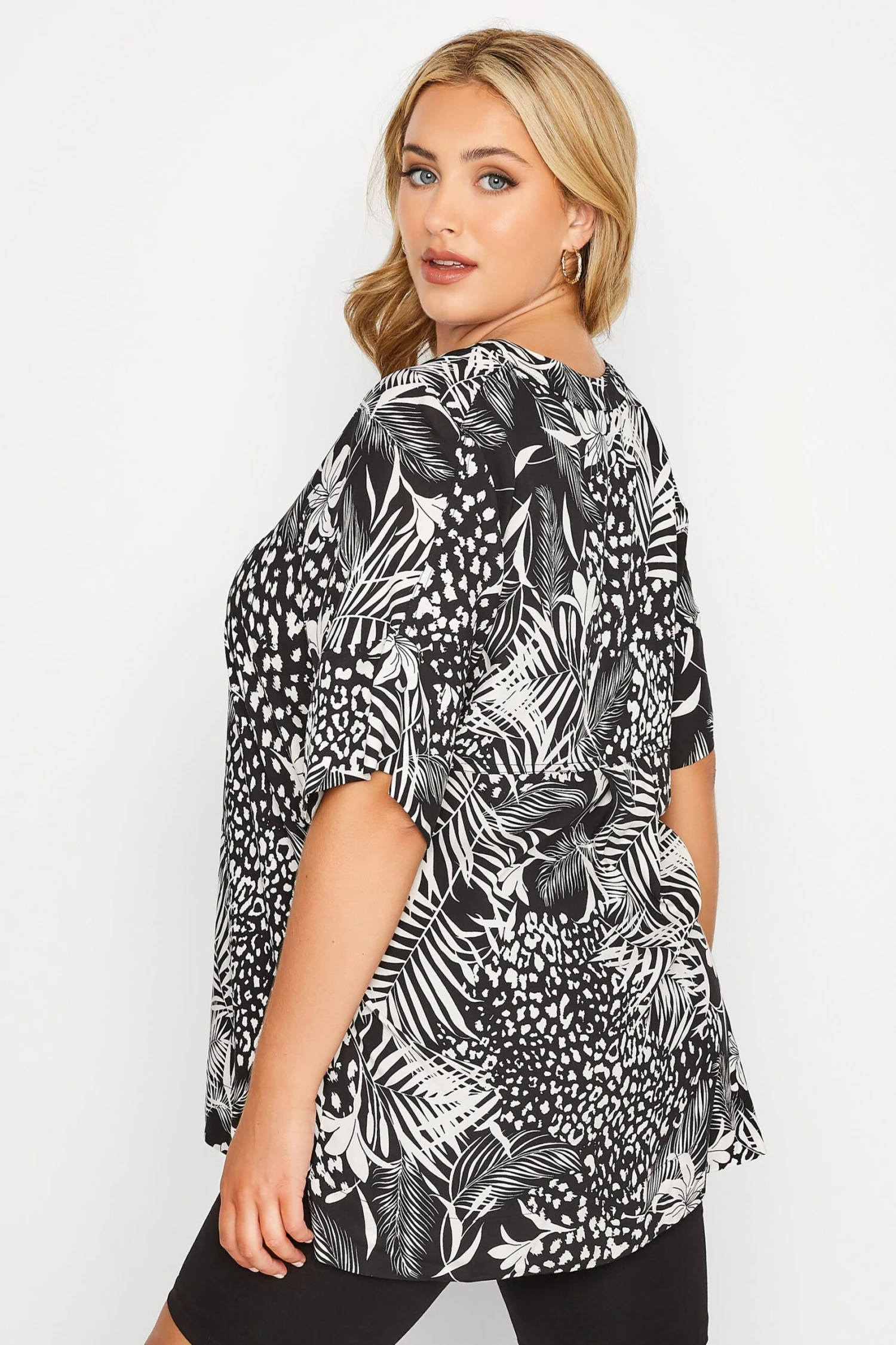YOURS Curve Black Palm Print V-Neck Shirt - Image 3